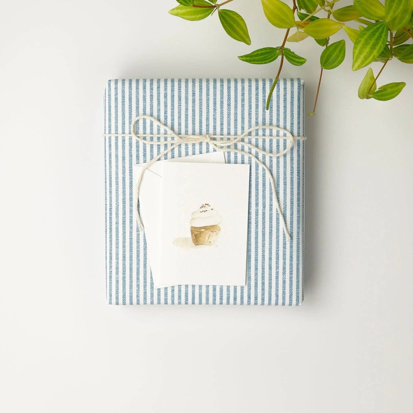 Cupcake mini enclosure notecard